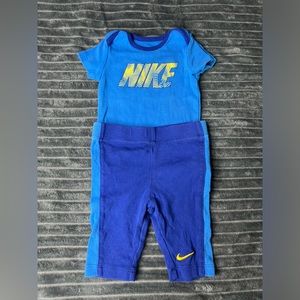 Nike boys two piece set size 3/6M
